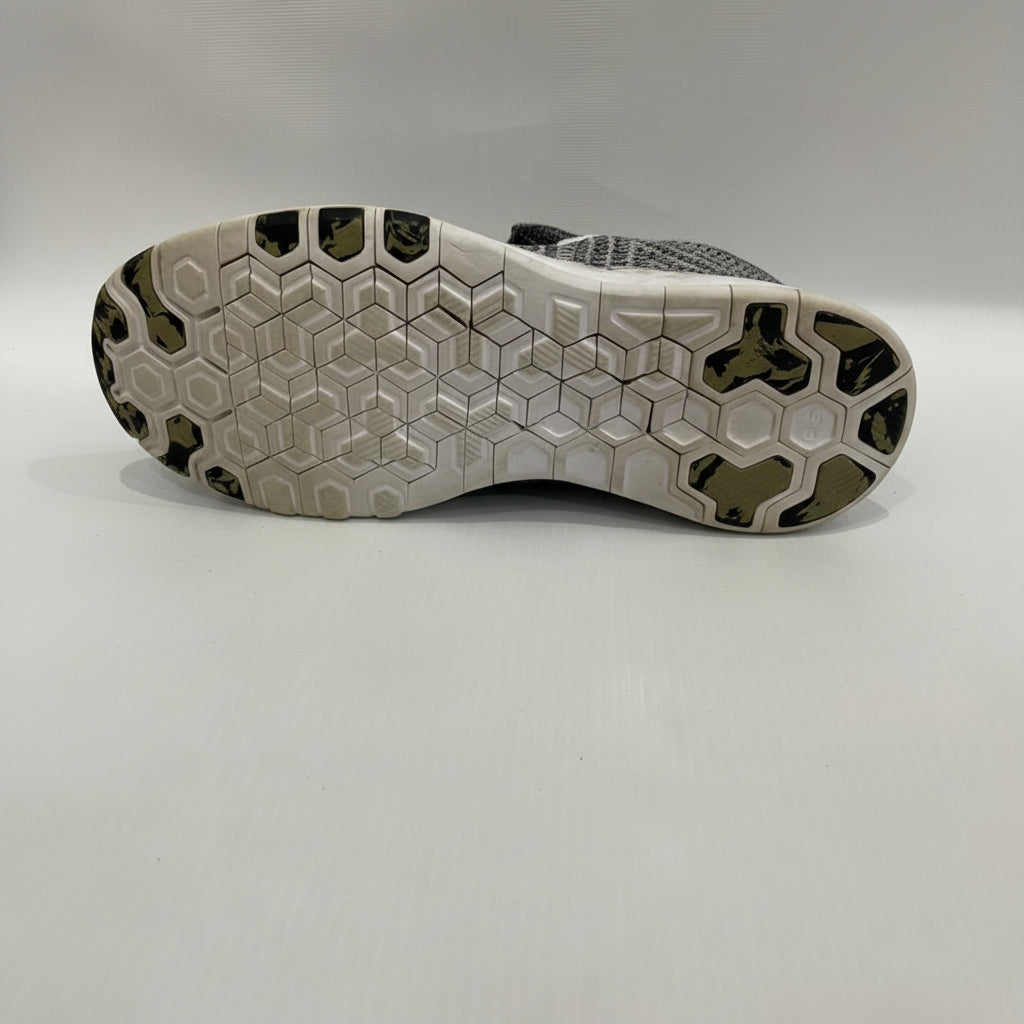 NIKE SNEAKER