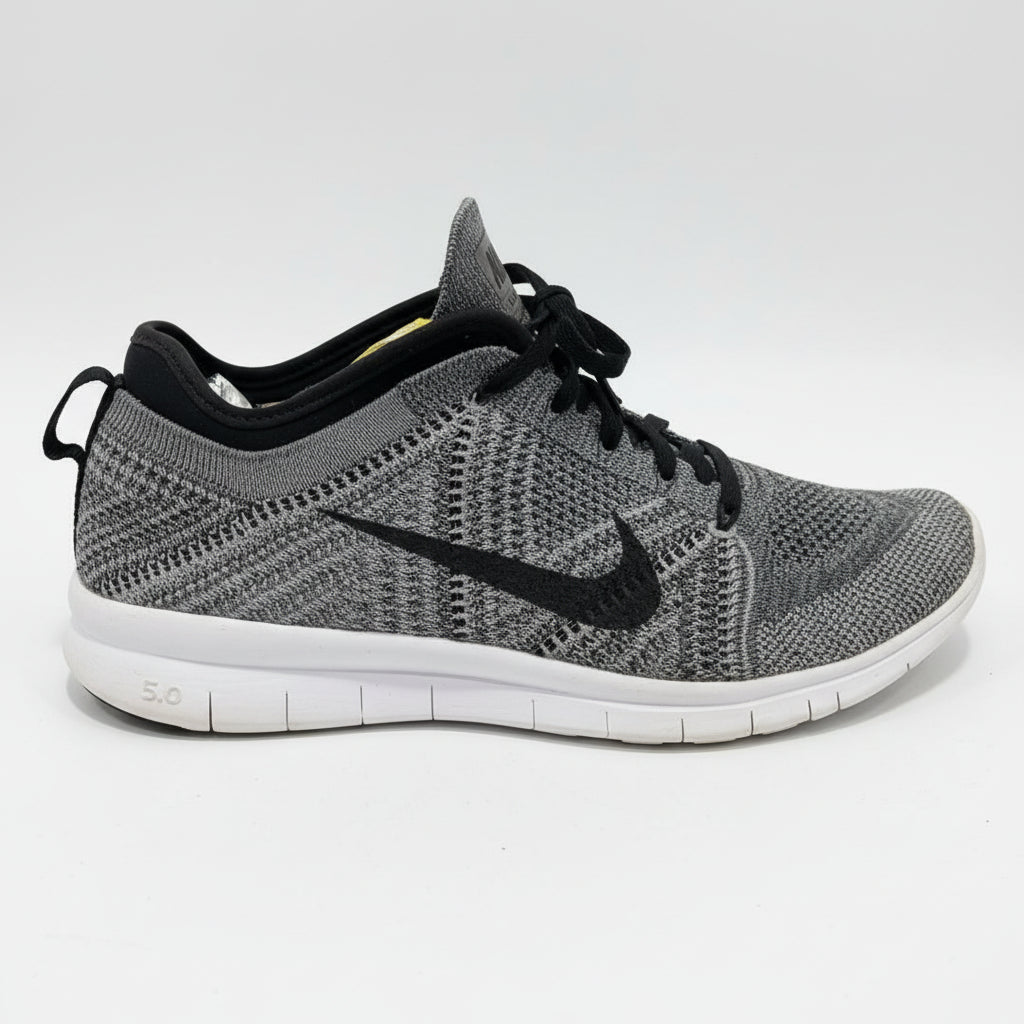 NIKE SNEAKER