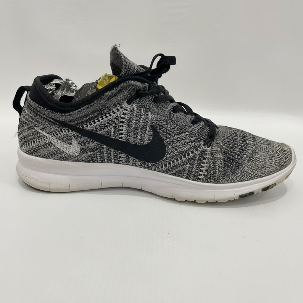 NIKE SNEAKER