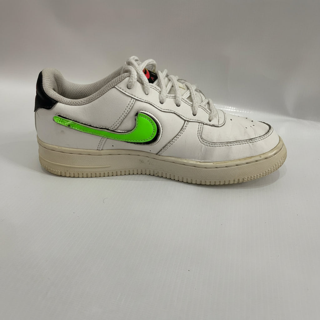 Nike white sneaker