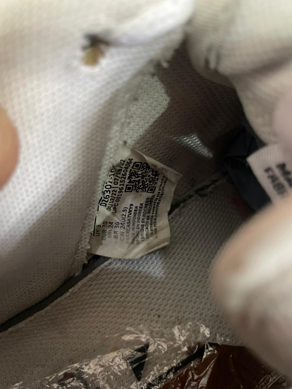NIKE WHITE SNEAKER