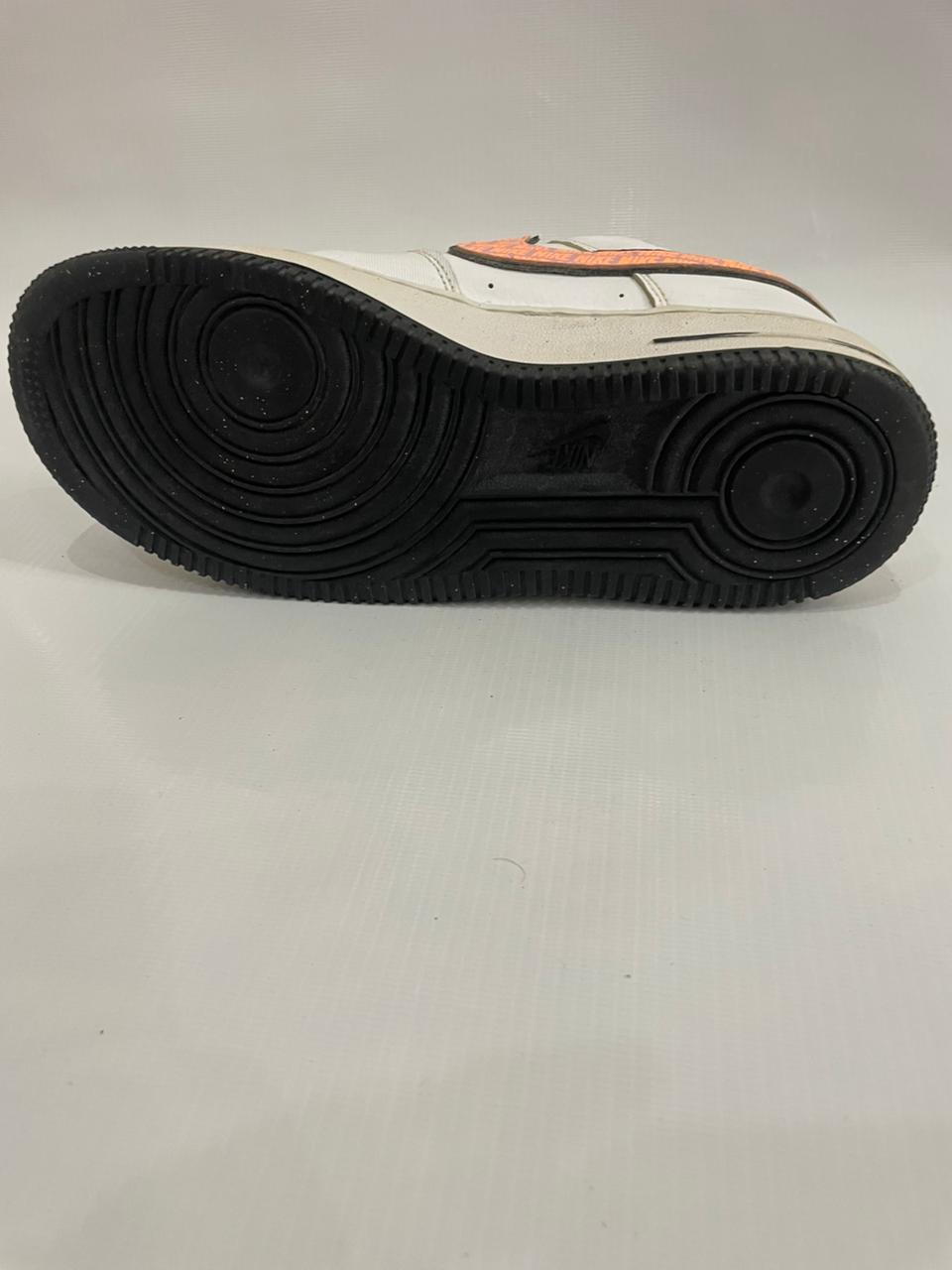 NIKE WHITE SNEAKER