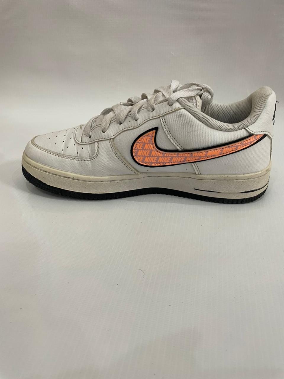 NIKE WHITE SNEAKER