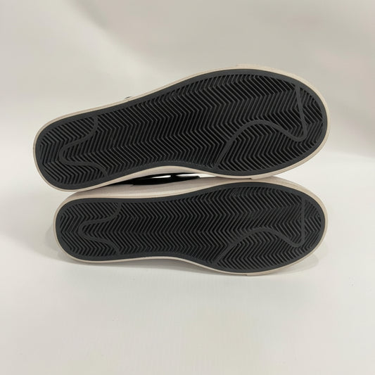 NIKE SNEAKER