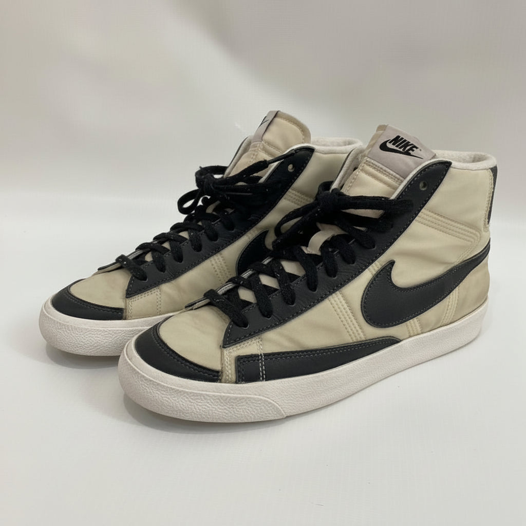 NIKE SNEAKER