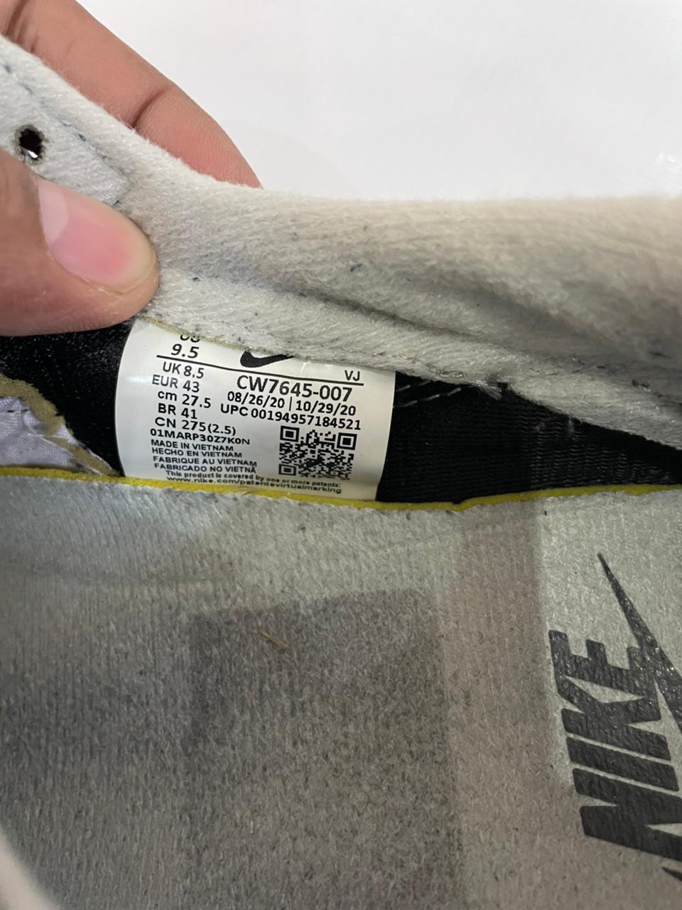 NIKE BLACK SNEAKER
