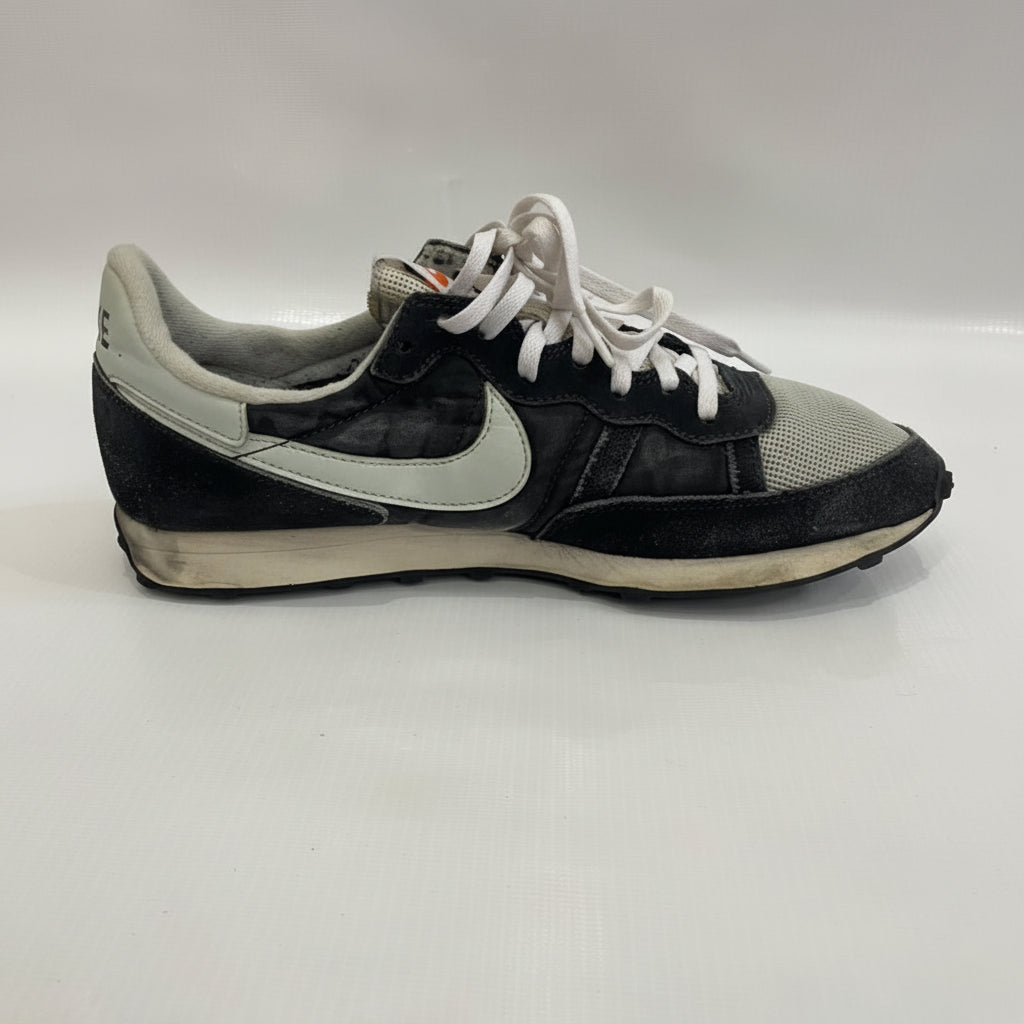 NIKE BLACK SNEAKER