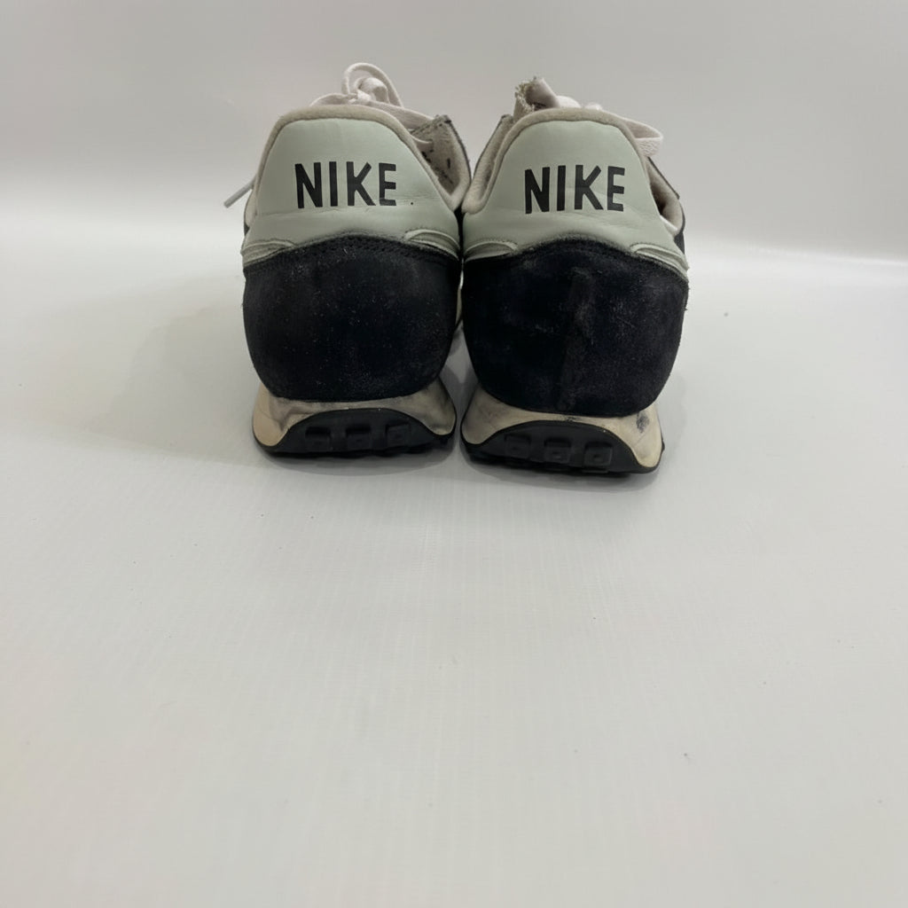 NIKE BLACK SNEAKER