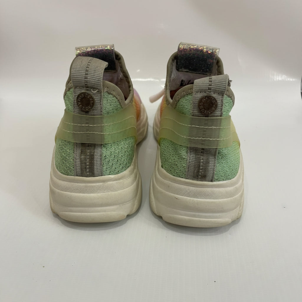 RUNNING SHOES