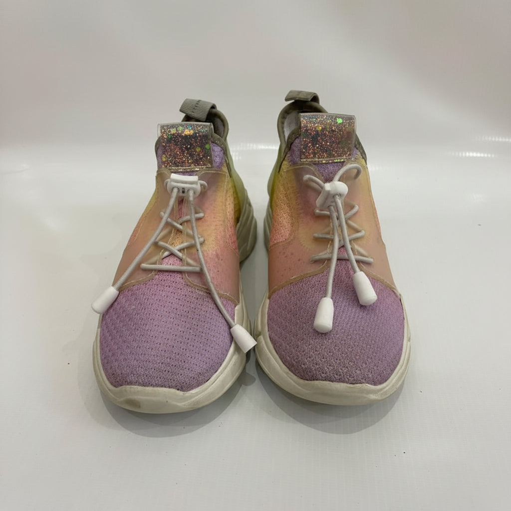 RUNNING SHOES