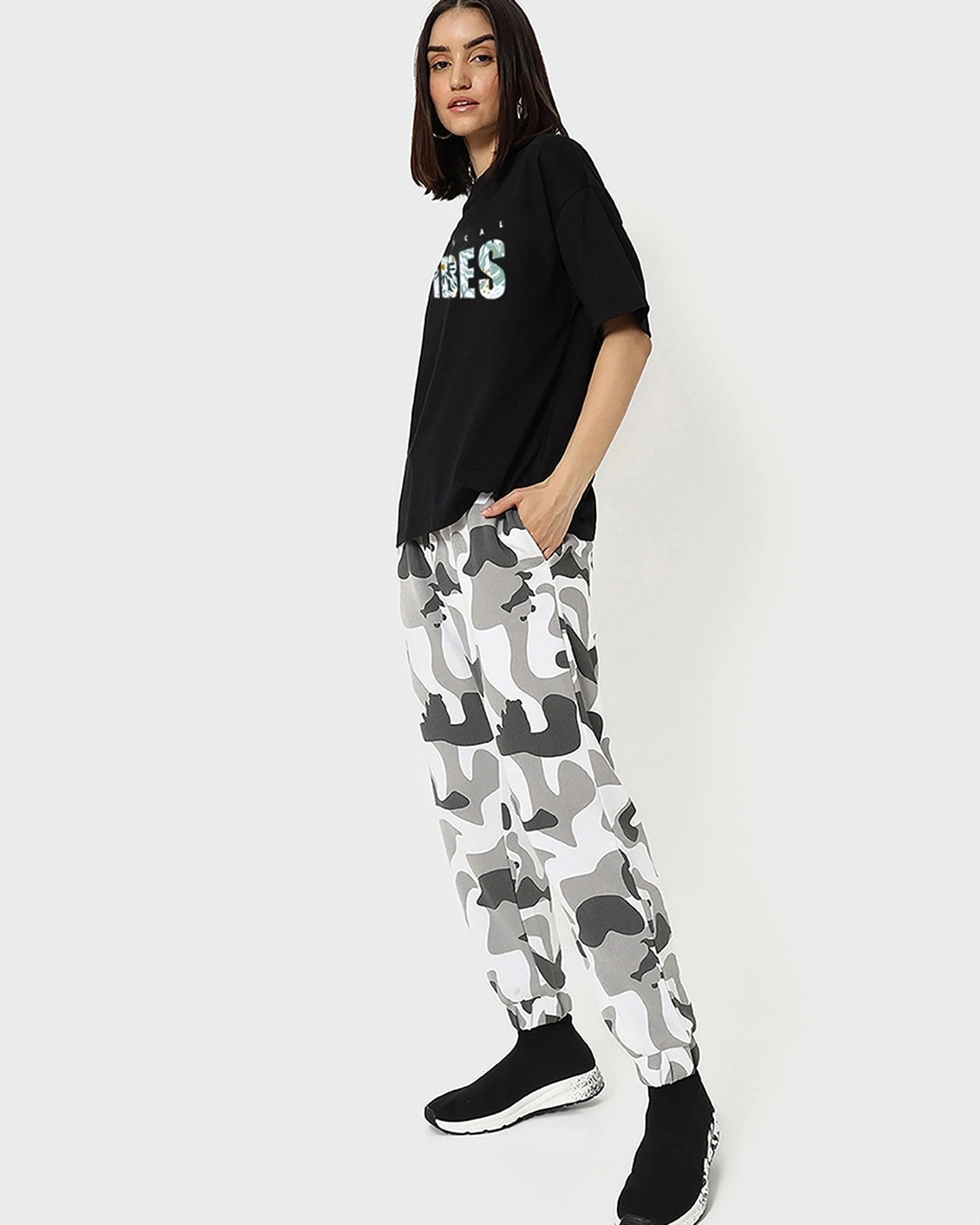 Women's Black Tropical Vibes Typography Oversized T-shirt
